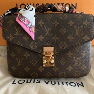 Sold! NWD Louis Vuitton Monogram Petite Metis Crossbody W/ LV Scarf
